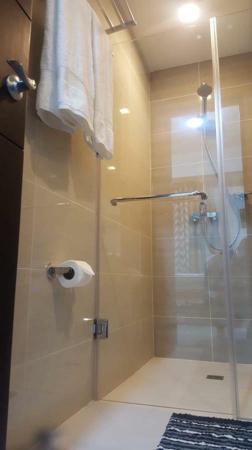 101 Newport Condo C2 Manilla Buitenkant foto